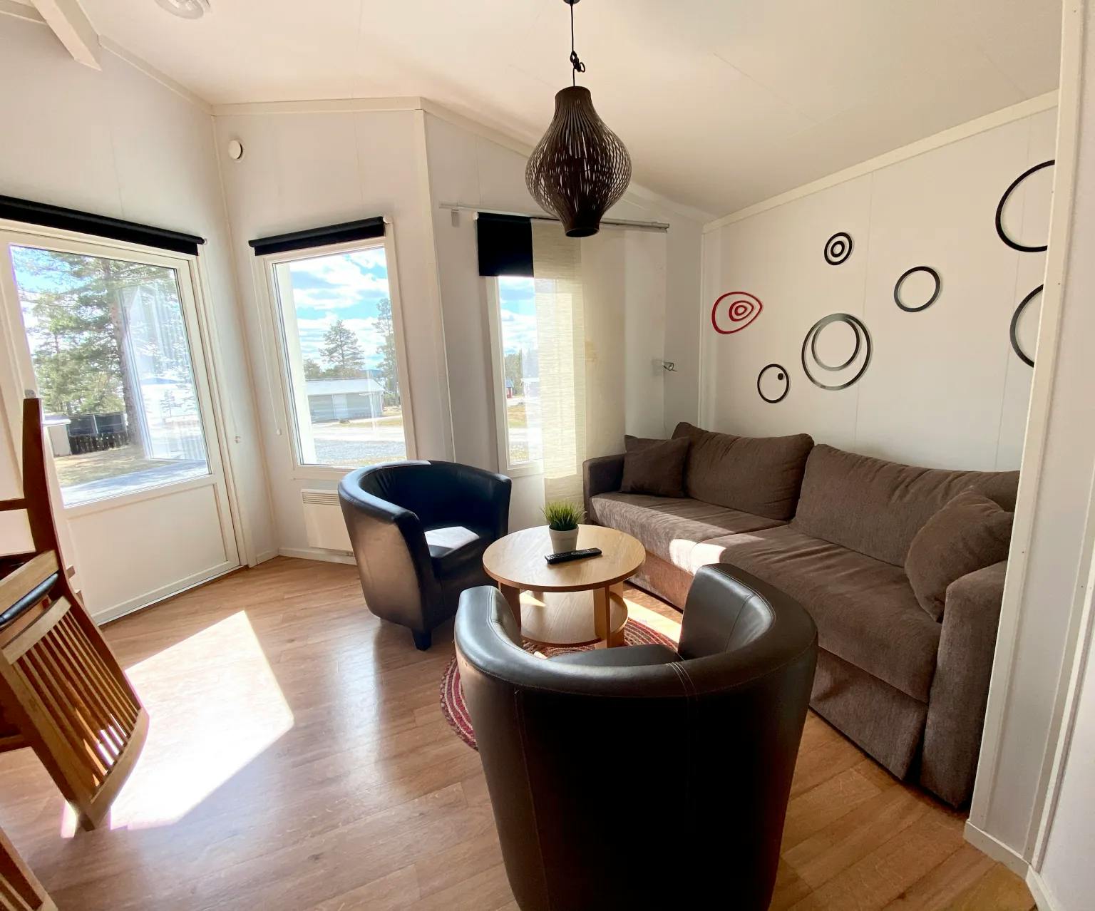 five-image-gallery-right-bottom-left