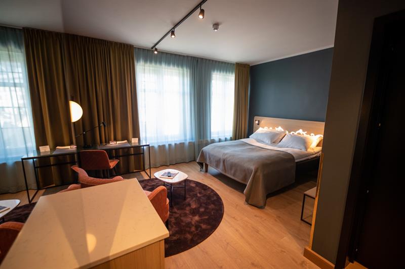 Gjesterom med dobbeltseng, Hotell Bondeheimen, Oslo. Foto