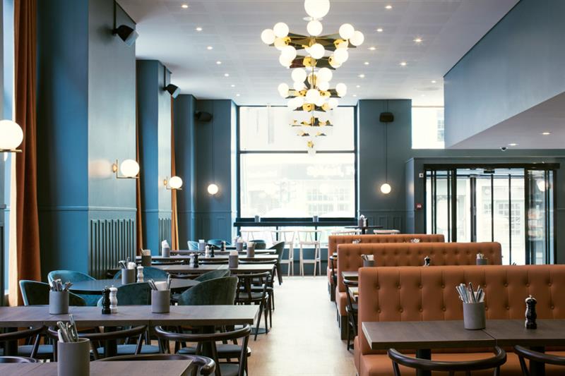 Restaurant Kaffistova. Bord og stoler. Hotell Bondeheimen, Oslo. Foto