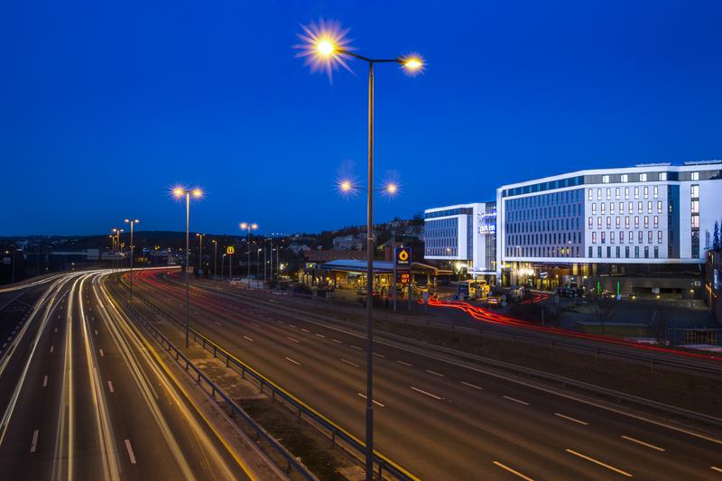 hotellfasaden og omgivelsene