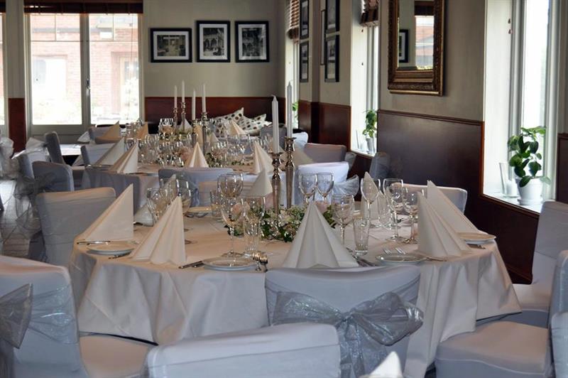restauranten pyntet til fest