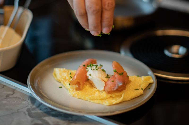 Frokostomelett kokkens hender