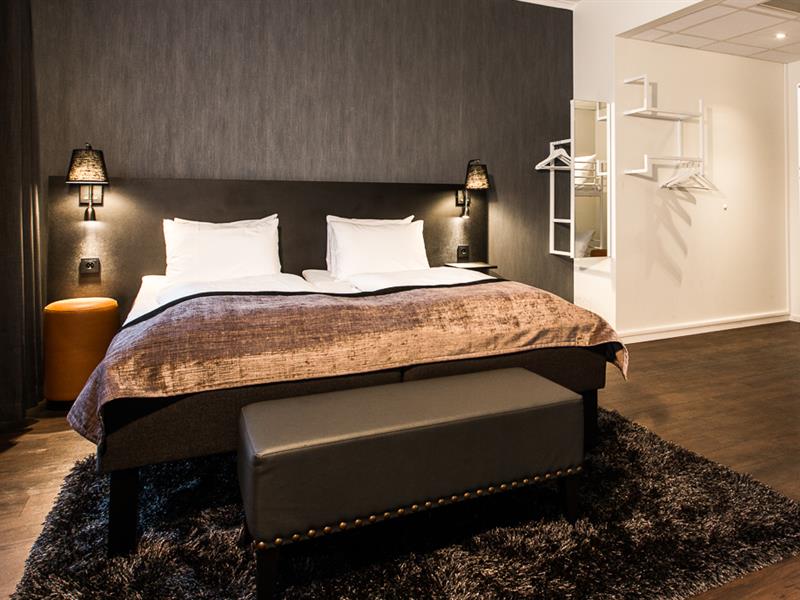 Rom med dobbeltseng. Saga Hotel & Poshtel Oslo Central. Foto