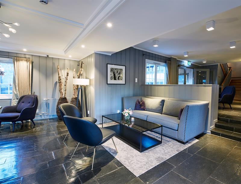 Lounge, en blanding av moderne og tradisjonell skandinavisk design. Foto