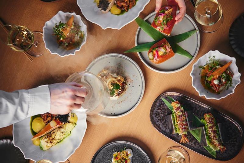 Ulike retter på et bord fra Restaurant Mori