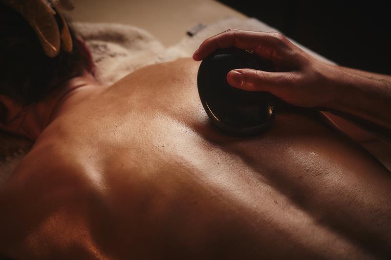 Behandling med varme steiner