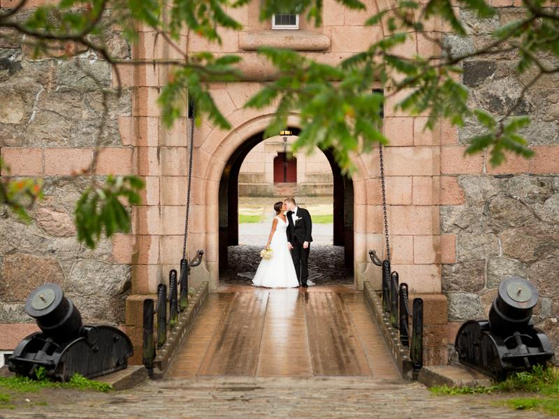 Bruden og brudgommen. Inngangspartiet til Oscarsborg Festning. Foto