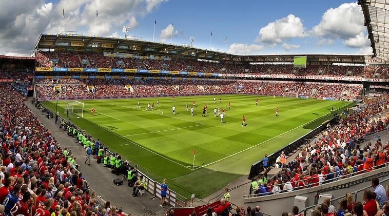 et fullsatt stadion under en kamp