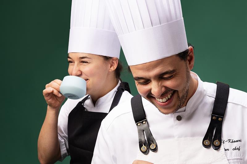 To konditorer som drikker kaffe