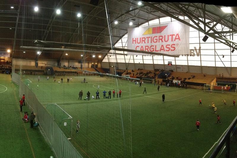 gressbane inne i Vallhall Arena