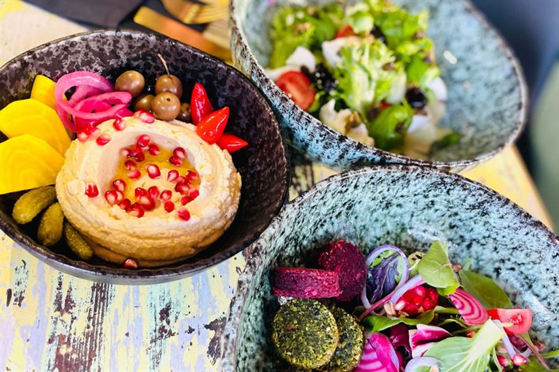 Hummus og falafel.