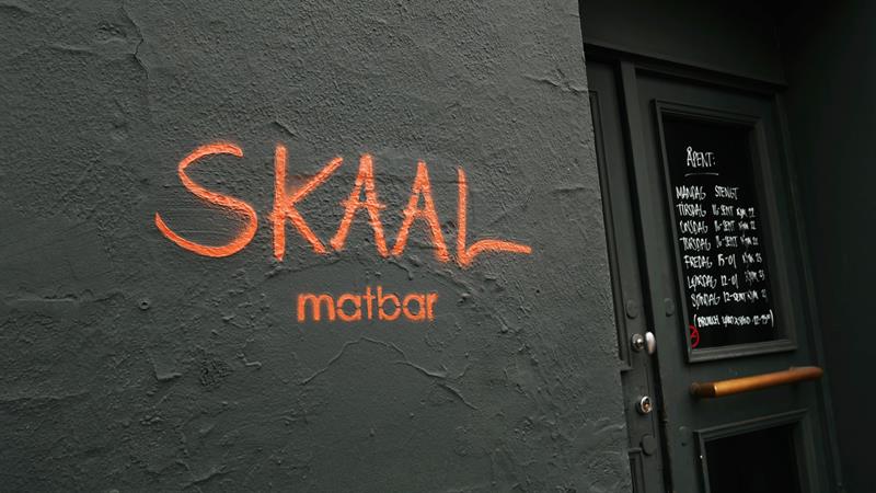 logo på fasaden