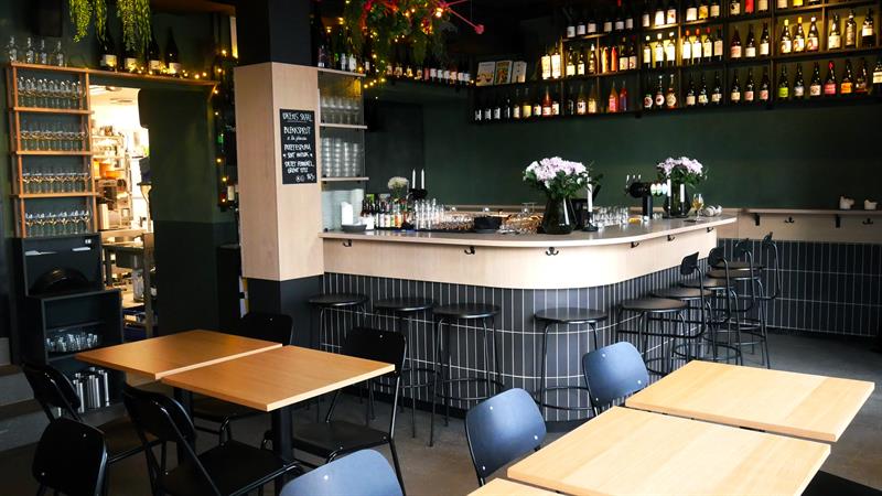 sitteplasser ved baren