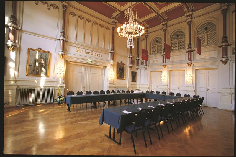 konferansebord i hesteskoform