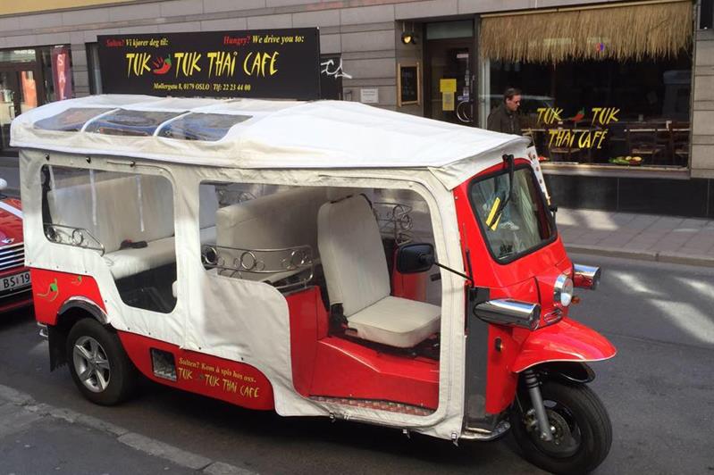 en tuk-tuk som brukes til matleveranser