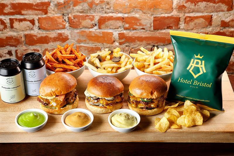 burgere, pommes frites og ulike dipper