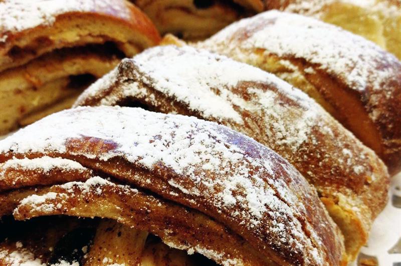 Detaljbilde av ulike bakevarer.