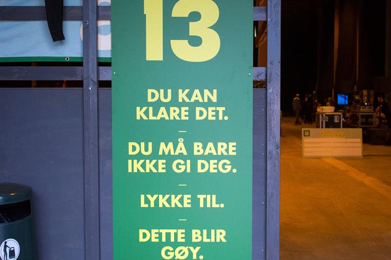 skilt ved inngangen 
