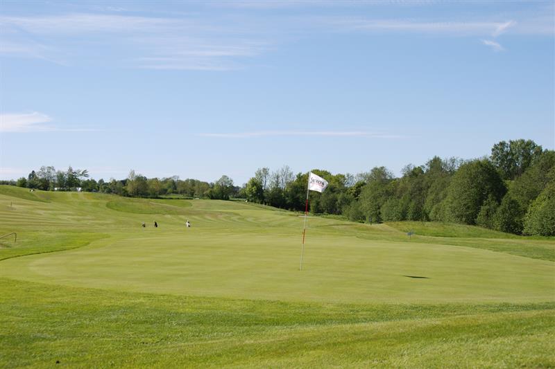merkede hull på golfbanen