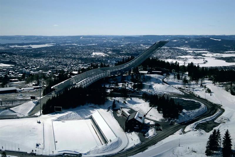 Holmenkollen om vinteren.