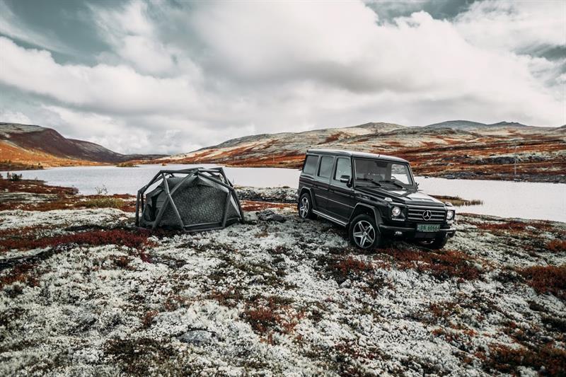 En Mercedes-Benz G-Wagon på et fjell