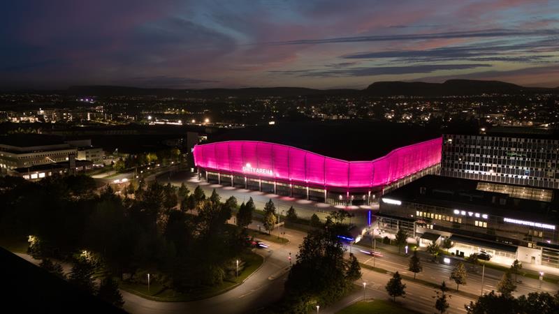 Unity Arena sett fra fugleperspektiv om natten
