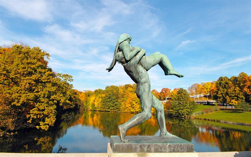 statue av to unge voksne