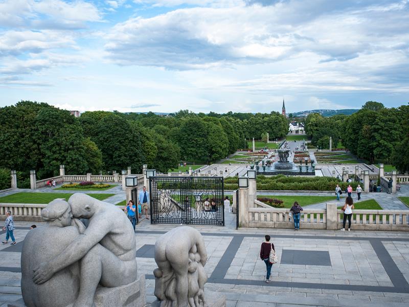 Utsikt over Vigelands skulpturpark fra Monolitten
