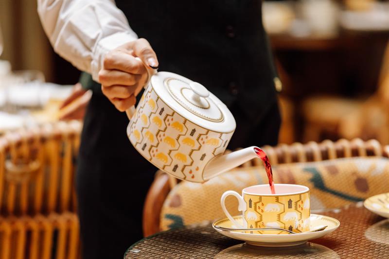 Kaffe helles opp i en kopp