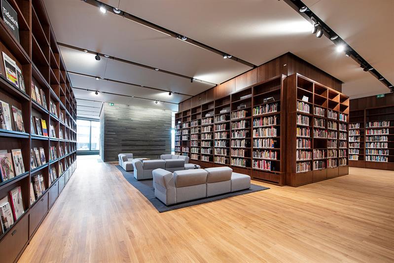 Couches and bookshelves at the National Museum Library