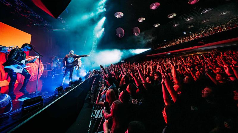 Helloween på scenen foran et publikum