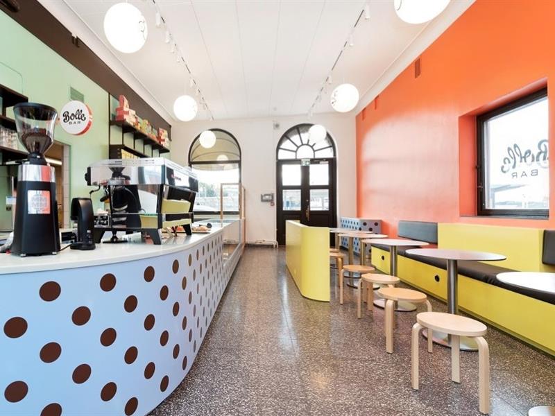 Fargerikt interiør på Bollebar