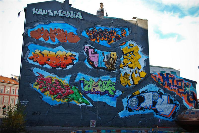 Graffiti på en bygning.