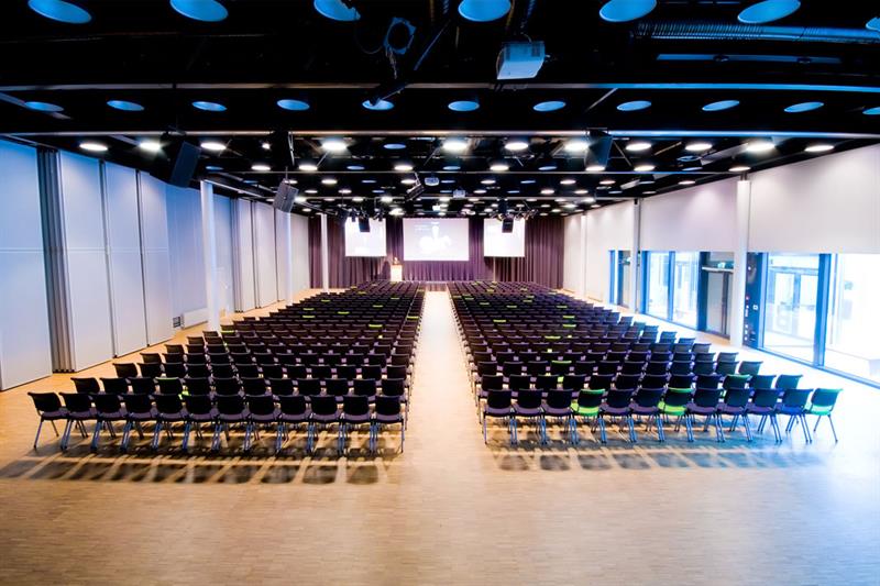 Auditorium med stor kapasitet.