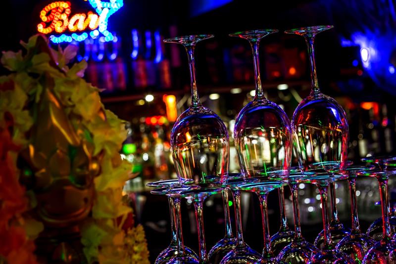 vinglass i baren