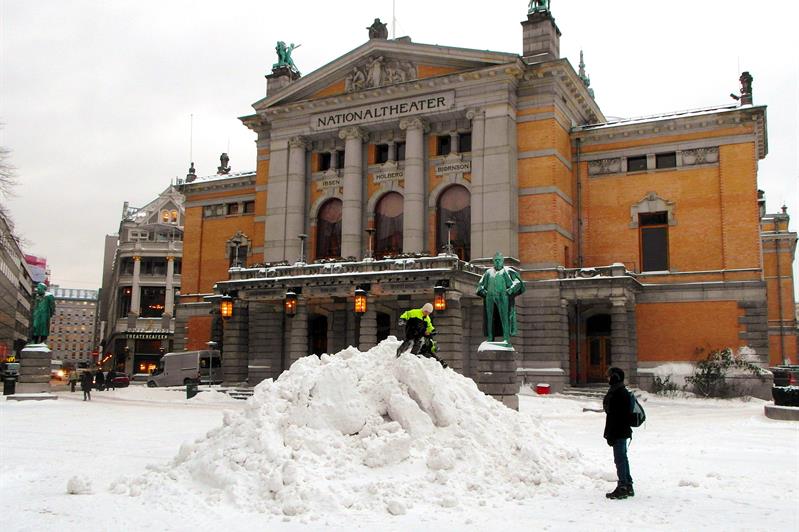 Nationaltheatret om vinteren.