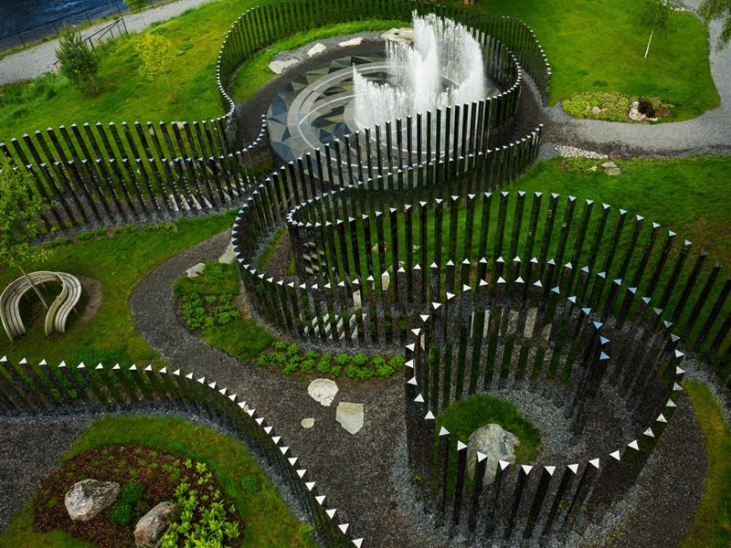 Jeppe Hein: Path of Silence. Utendørs kunstverk. Kistefos Museet. foto