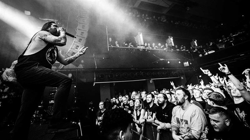 Fir for an Autopsy spiller foran publikum