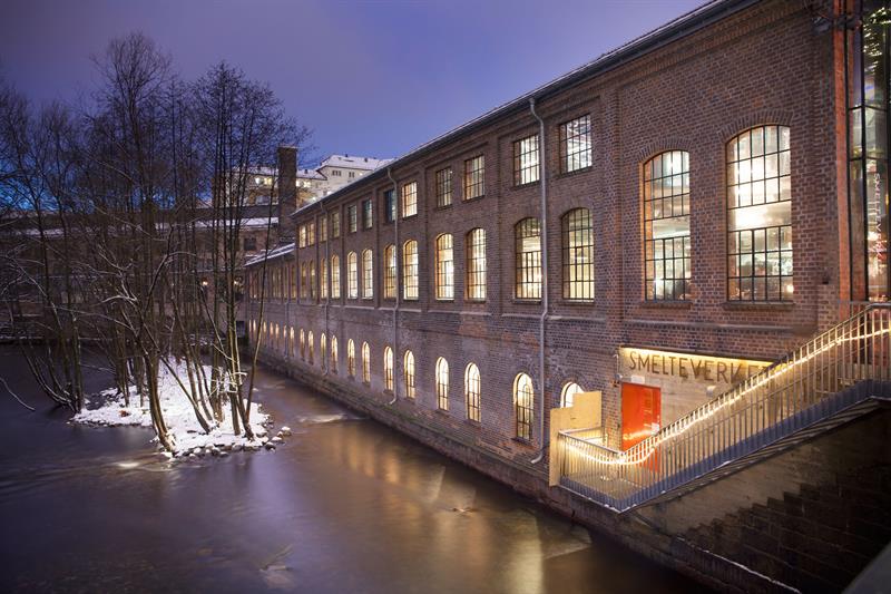 utenfor smelteverket: tidligere fabrikkbygning ved akerselva