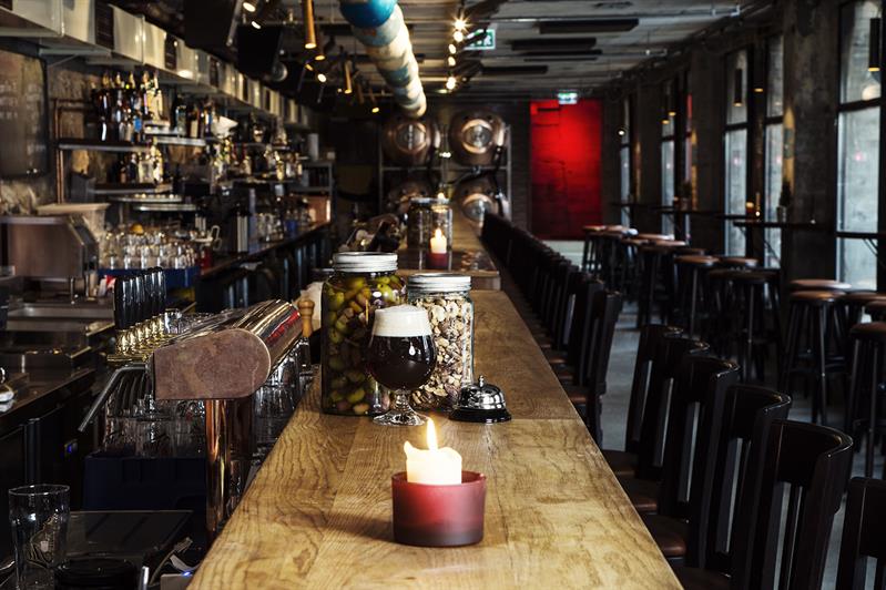 lang bar inne i Smelteverket