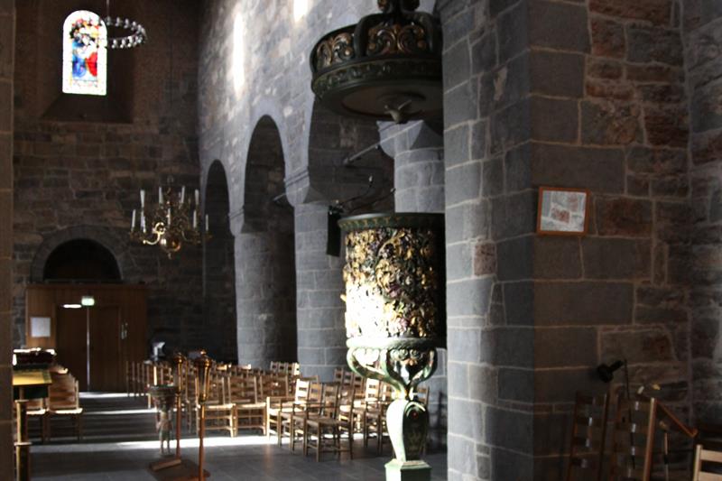 Interiøret i Gamle Aker kirke