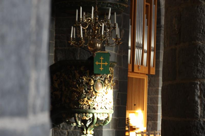 Interiør i Gamle Aker kirke i Oslo