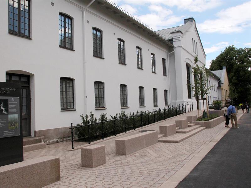 Gatebilde og inngangsparti, Dronning Sonja Kunststall, Oslo