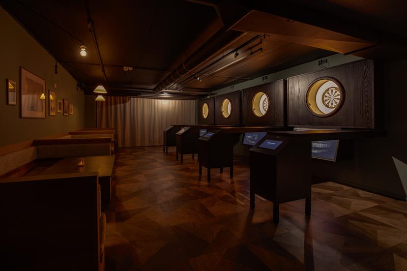 Dartbrett og små sitteplasser