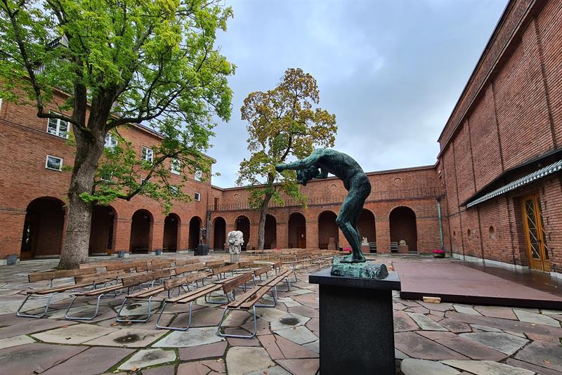 Bakgården.