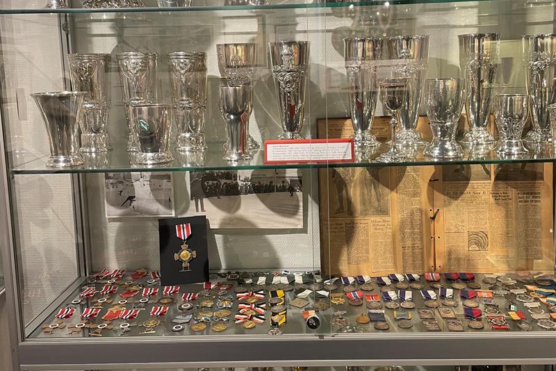 Trofeer og medaljer på utstilling