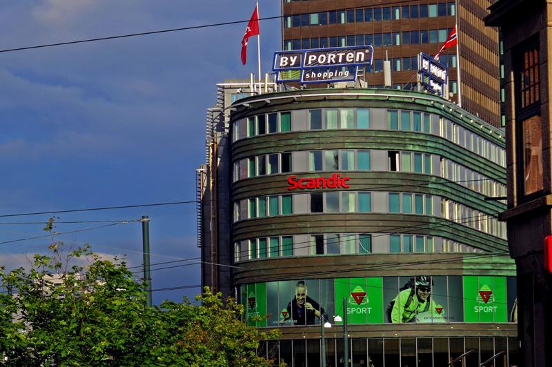 Eksteriørfoto av Byporten med Plaza på venstre side.