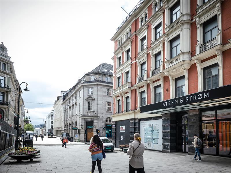 Gateansikt og inngangspartiet. Steen&Strøm Oslo