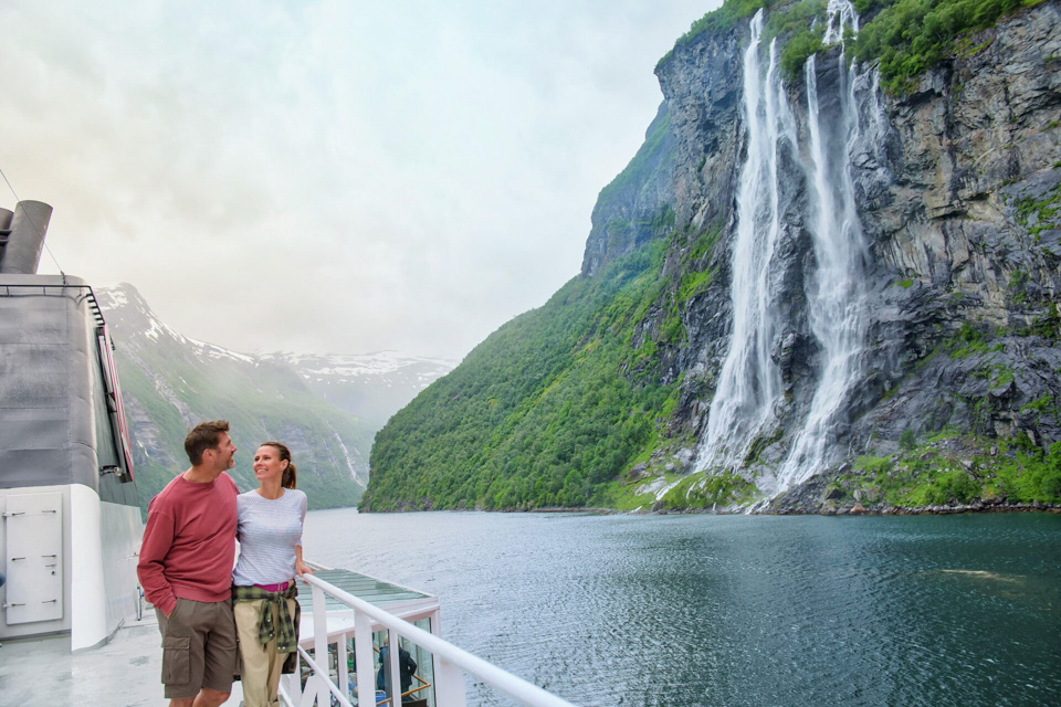 Geirangerfjord_onboard_MS_Polarlys_HGR_115928_1920_Photo_Agurtxane_Concellon - Ida Øyen