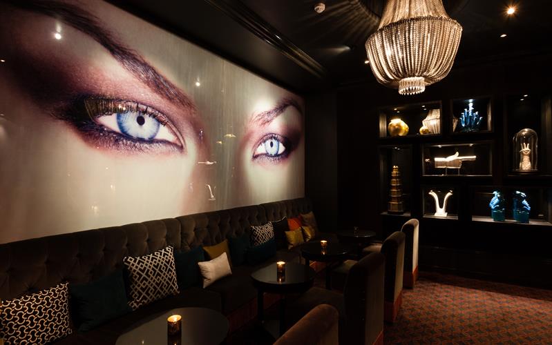 sitteplassene inne i restauranten